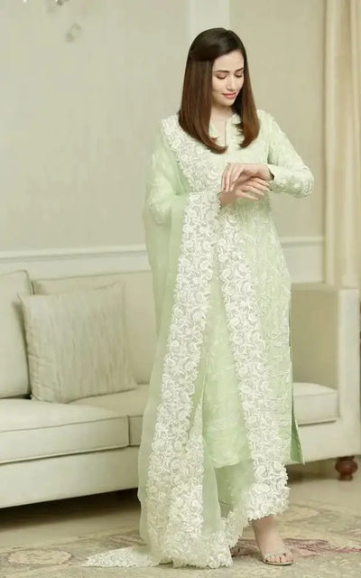 Fc Bareeze D#30 Pista Embroidered Three Piece Lawn Collection Apparel